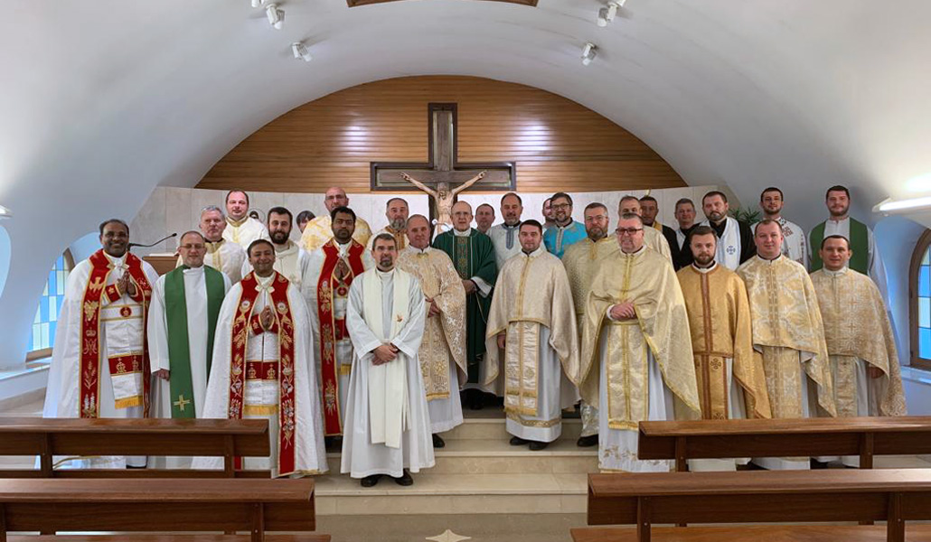 Los sacerdotes participantes en el encuentro del Ordinariato tras la celebración de la Eucaristía