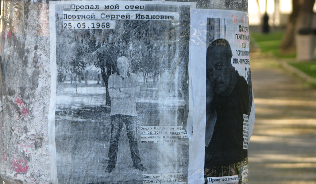 «Hombres de uniforme han vuelto a secuestrar a mi padre». Carteles de este tipo eran frecuentes en Jersón