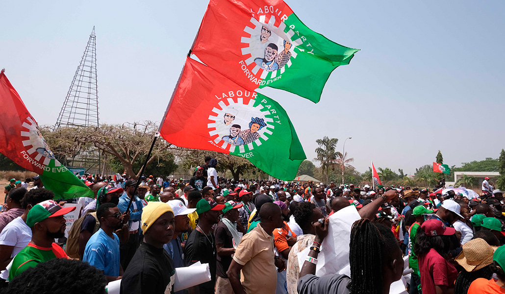 Simpatizantes del Partido Laborista durante una marcha en apoyo al candidato Peter Obi en Abuja el 18 de febrero