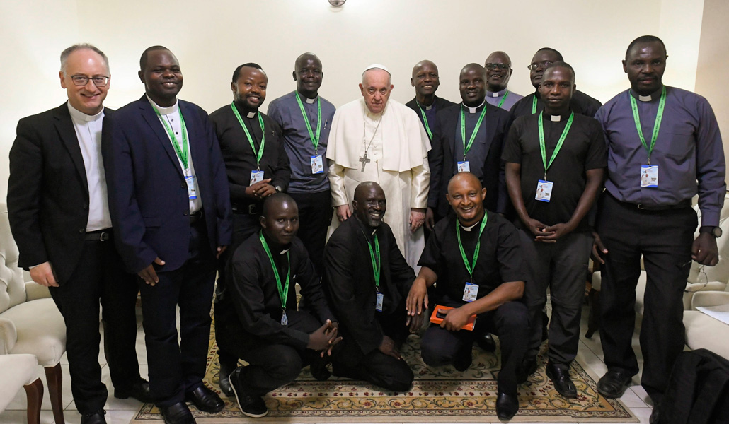 El Papa con Antonio Spadaro y jesuitas, en Yuba, Sudán del Sur, el 4 de febrero