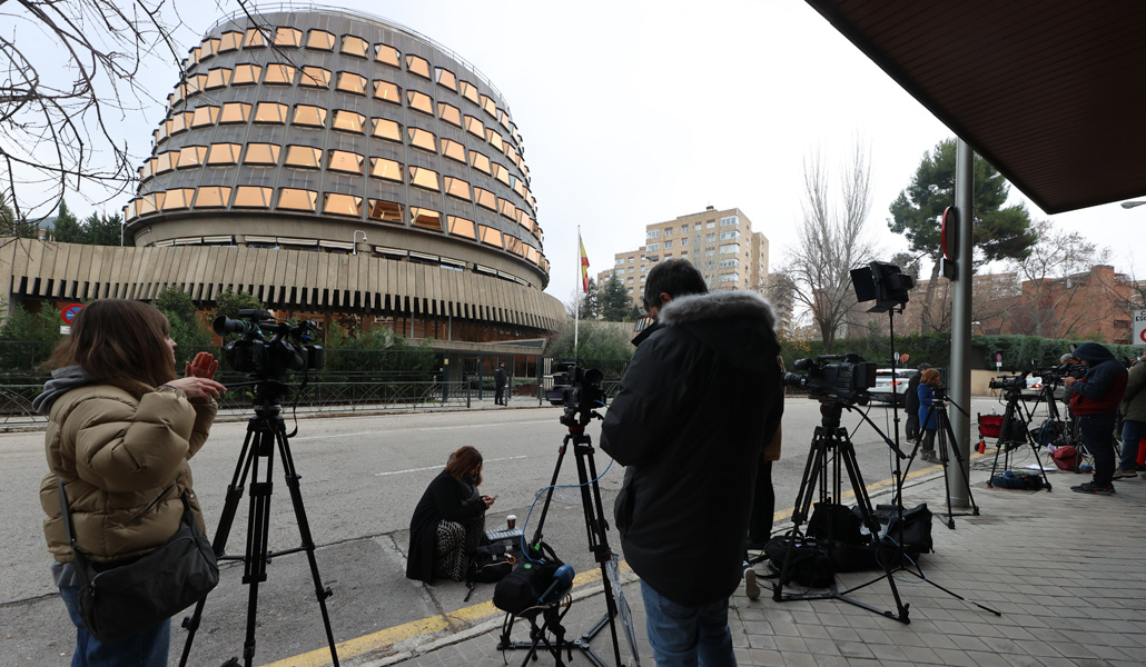 Periodistas ante la sede del Tribunal Constitucional en diciembre