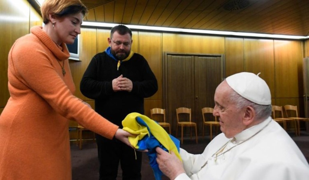 El Papa se reúne con la madre de uno de los combatientes de Azovstal