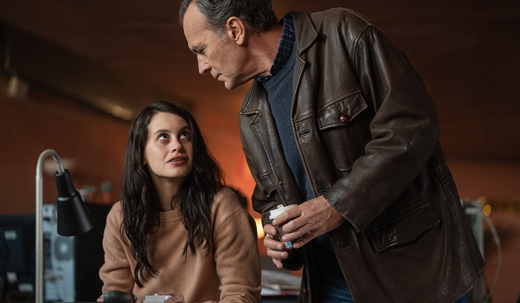 Milena Smit (Miren) y José Coronado (Eduardo) en la primera temporada
