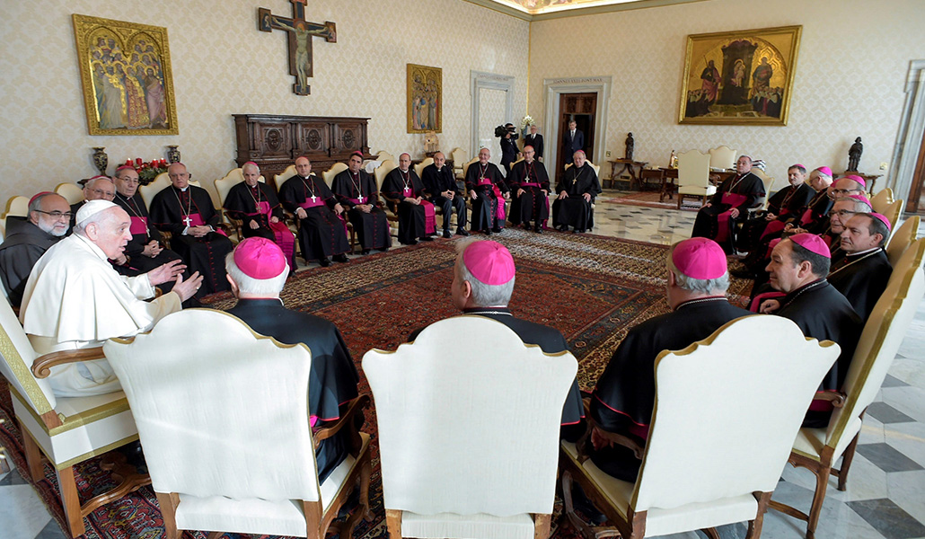 El Pontífice conversa con un grupo de obispos españoles en visita 'ad limina'