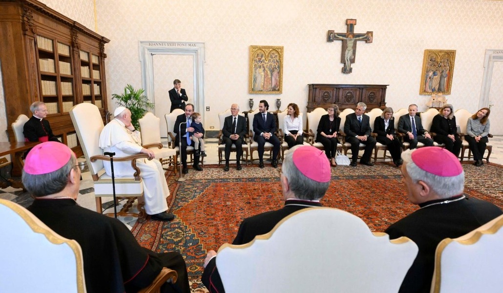 El Papa durante su encuentro con Misión América y varios obispos españoles