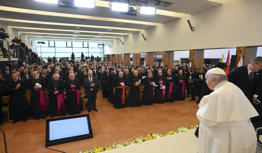 Francisco durante su intervención en la Universidad Católica Péter Pázmány de Budapest
