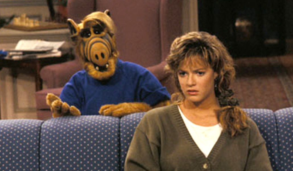 ALF junto a la hermana mayor de la familia Tanner, Lynn (Andrea Elson)