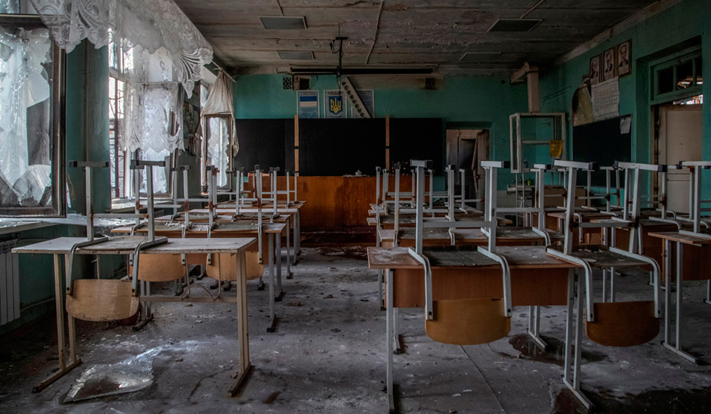 Escuela dañada por bombardeos rusos, en Avdiivka (Donetsk, Ucrania) en noviembre de 2022