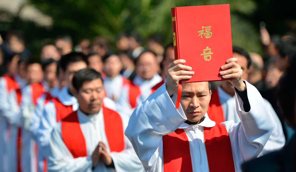 Los sacerdotes que no estén en la base de datos podrán considerarse farsantes