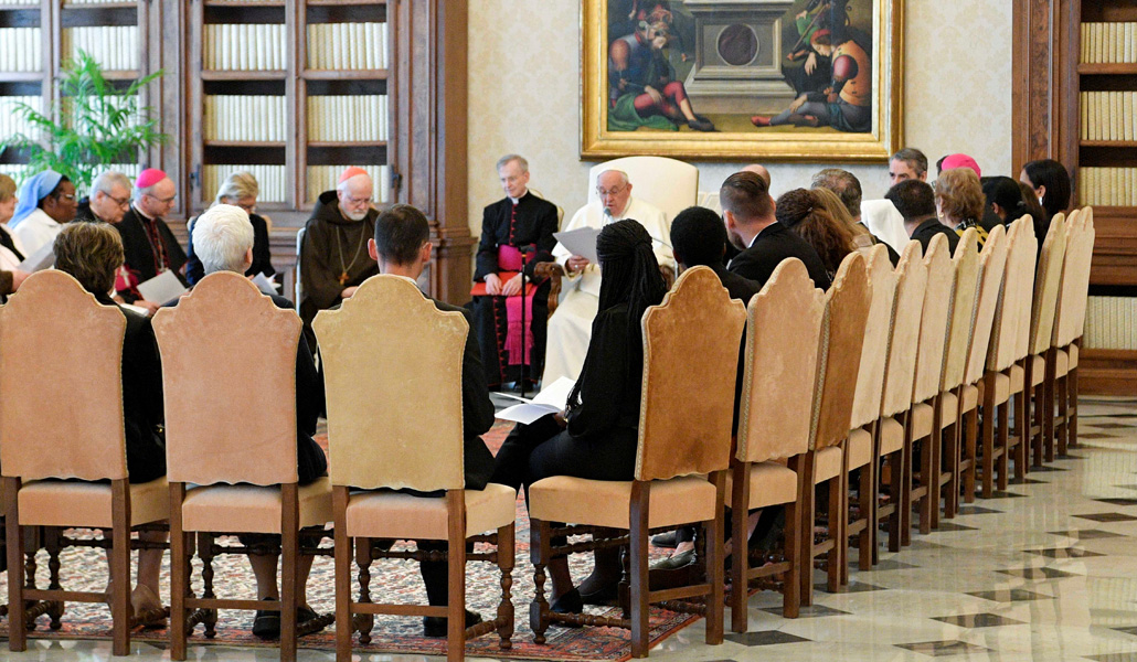 El Papa Francisco preside un encuentro con la Pontificia Comisión de Protección de Menores en el Vaticano, el 5 de mayo de 2023