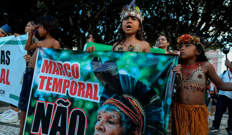 Manifestación de indígenas contra la proposición de ley, el 30 de mayo en el estado de Amazonas (Brasil)