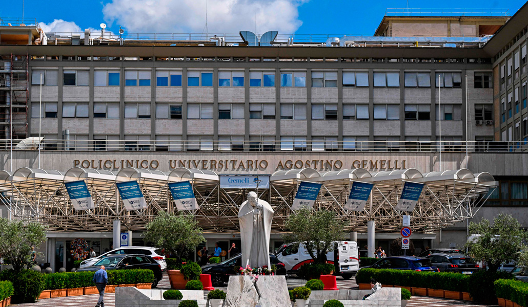 La de este martes es la tercera visita del Papa al hospital Gemelli como paciente