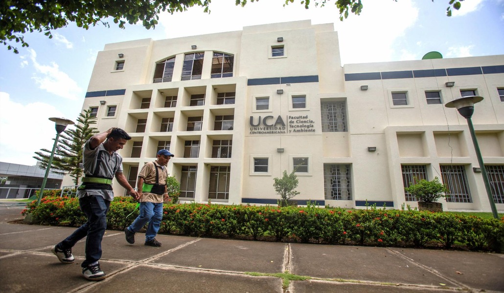 Después de incautar la Universidad, la dictadura desaloja a los jesuitas de su residencia prácticamente con lo puesto