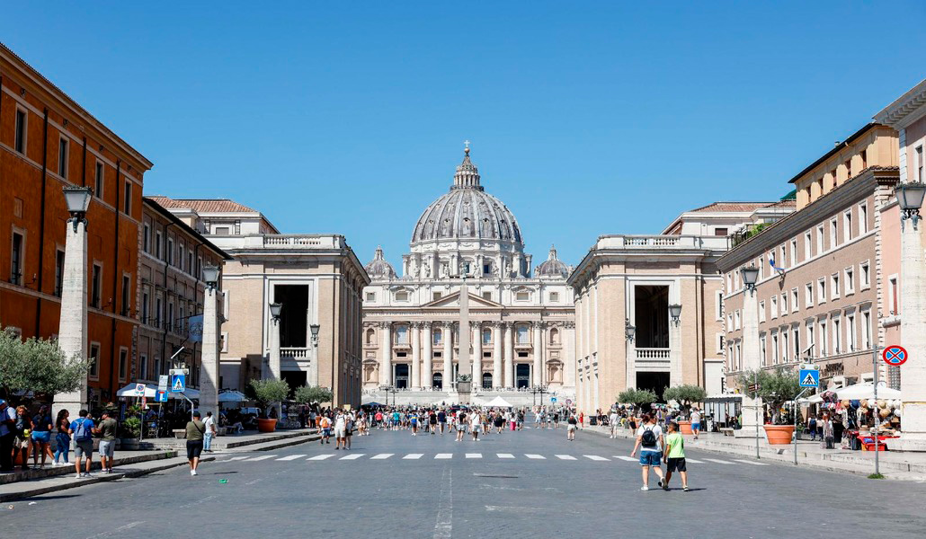 La basílica de San Pedro al final de la Via della Conciliazione