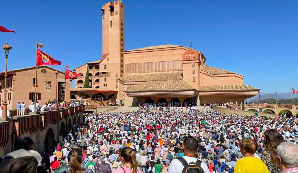 Vista general del santuario de Torreciudad durante la Jornada Mariana de la Familia