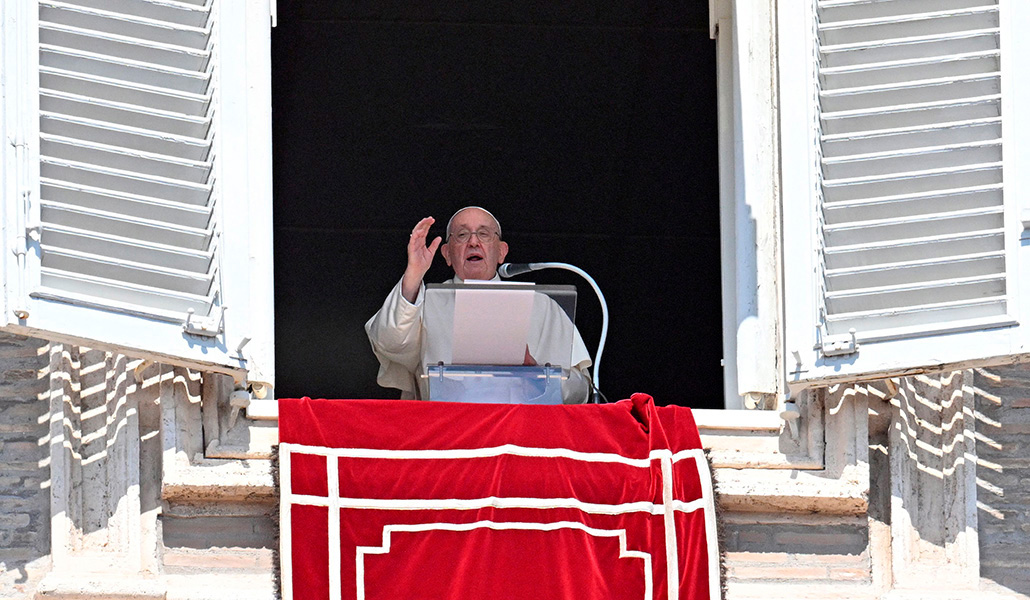 Francisco ha estado acompañado por unos 20 mil fieles desde la plaza de San Pedro