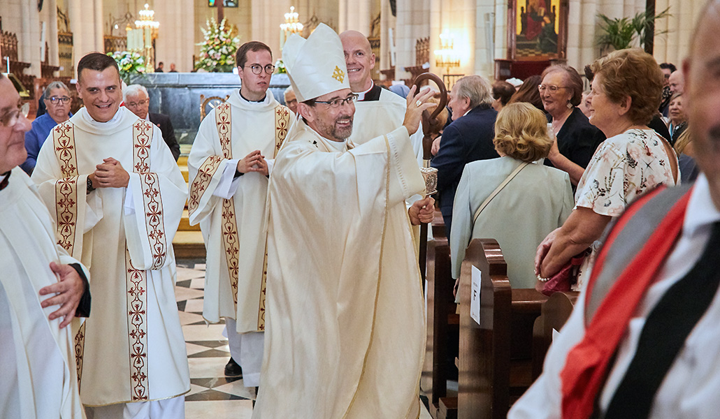 Toma de posesión de José Cobo