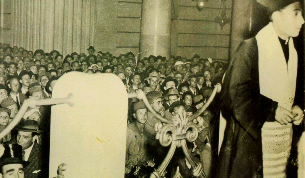 Judíos romanos el 9 de junio de 1944 en el Templo Mayor de la ciudad