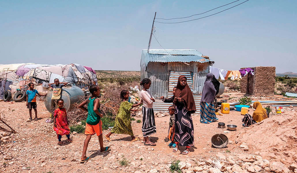 Unos niños, desplazados internos, en las afueras de la ciudad de Hargeisa, Somalia