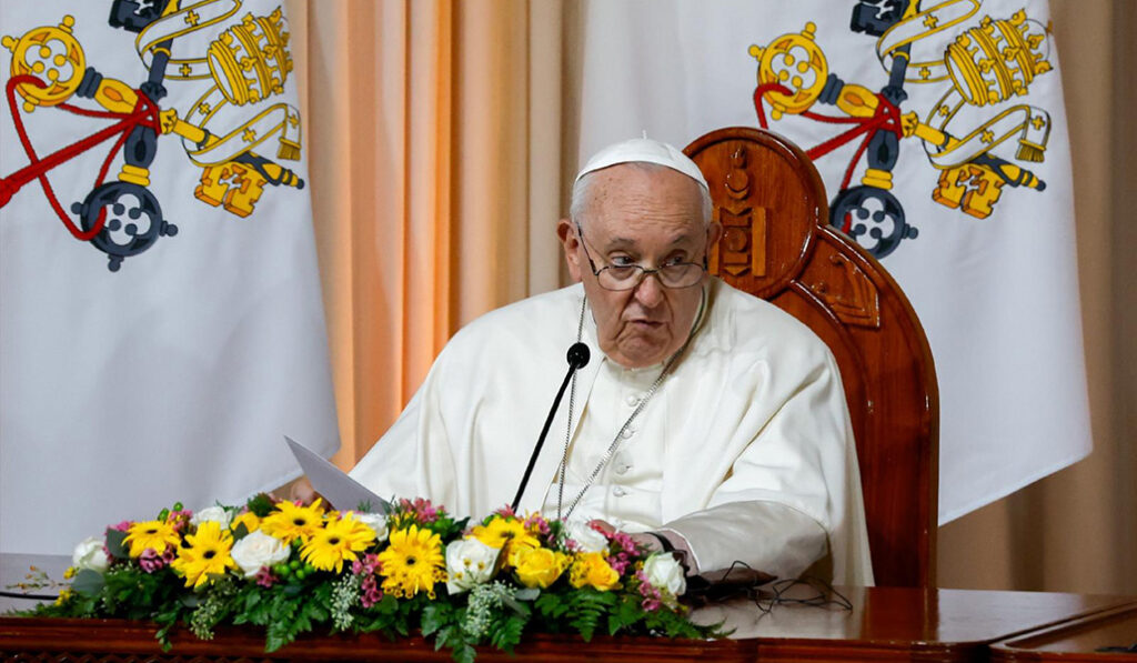 El Papa durante su discurso en el Palacio de Estado de Ulán Bator