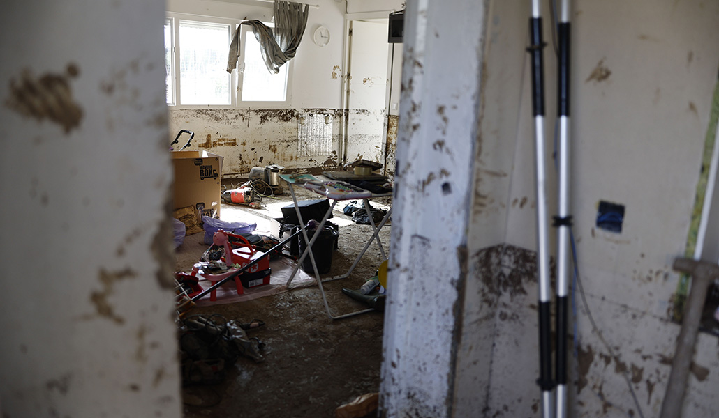 Interior de una casa en Villamanta tras la tormenta