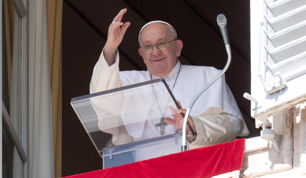 El Papa en el balcón del Palacio Apostólico el 24 de septiembre de 2023