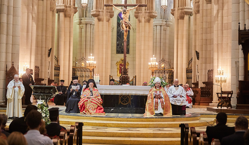 El patriarca y Cobo presidieron las vísperas e impartieron la bendición final conjuntamente
