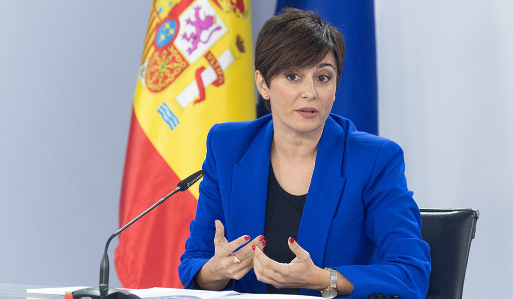 La ministra Portavoz en funciones, Isabel Rodríguez, durante una rueda de prensa posterior a la reunión del Consejo de Ministros, en el Palacio de la Moncloa, el 30 de octubre
