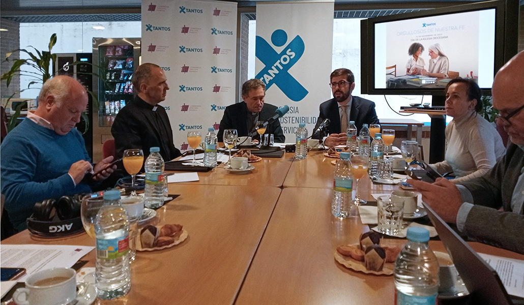 El obispo Segura y Albalad durante la presentación