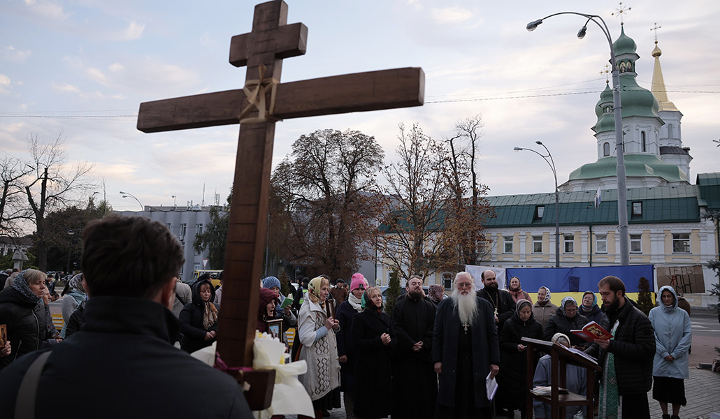 Celebración ante el complejo del Lavra de Kiev