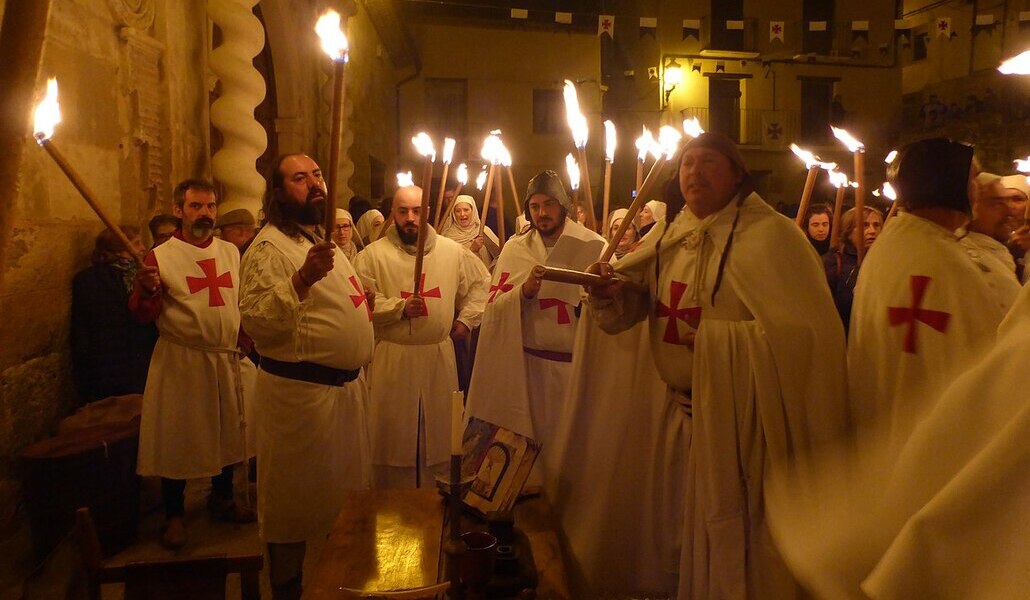 Recreación histórica de una ceremonia templaria en Castellote (Teruel) en 2018.
