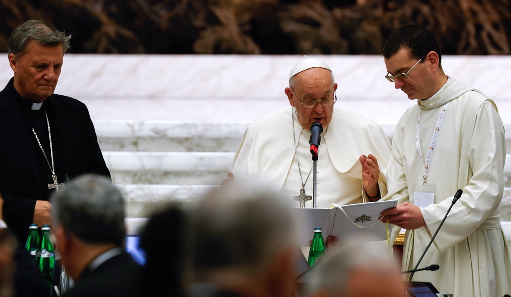 El Papa Francisco en el Aula Pablo VI del Vaticano durante el Sínodo sobre Sinodalidad