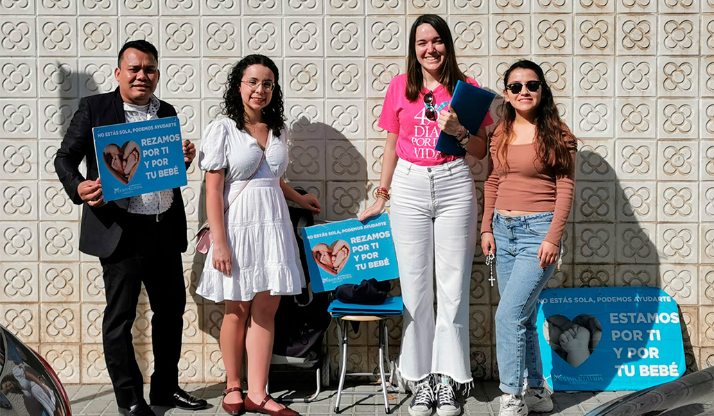 Uno de los grupos de oración de Barcelona de 40 Días por la Vida