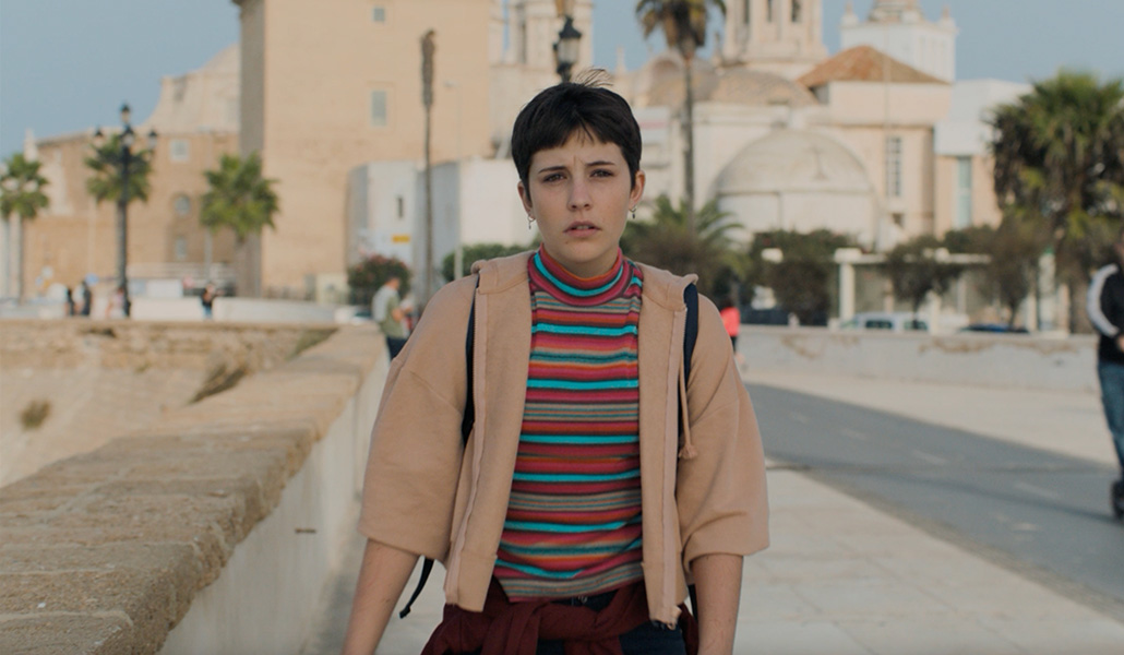 Lupe Mateo interpreta a Andrea, una joven que busca a su padre
