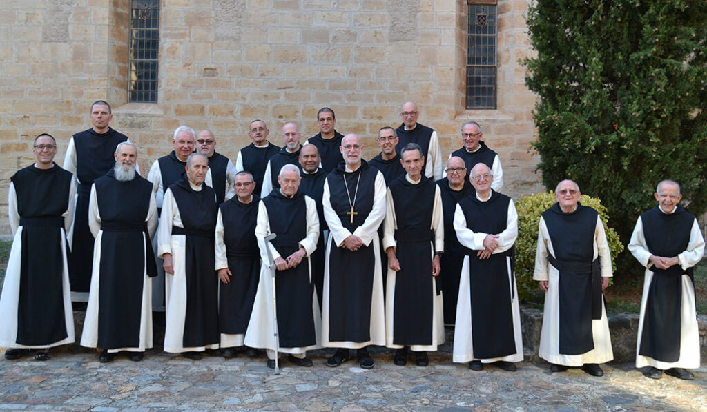 Parte de la comunidad de monjes de Santa María de Poblet