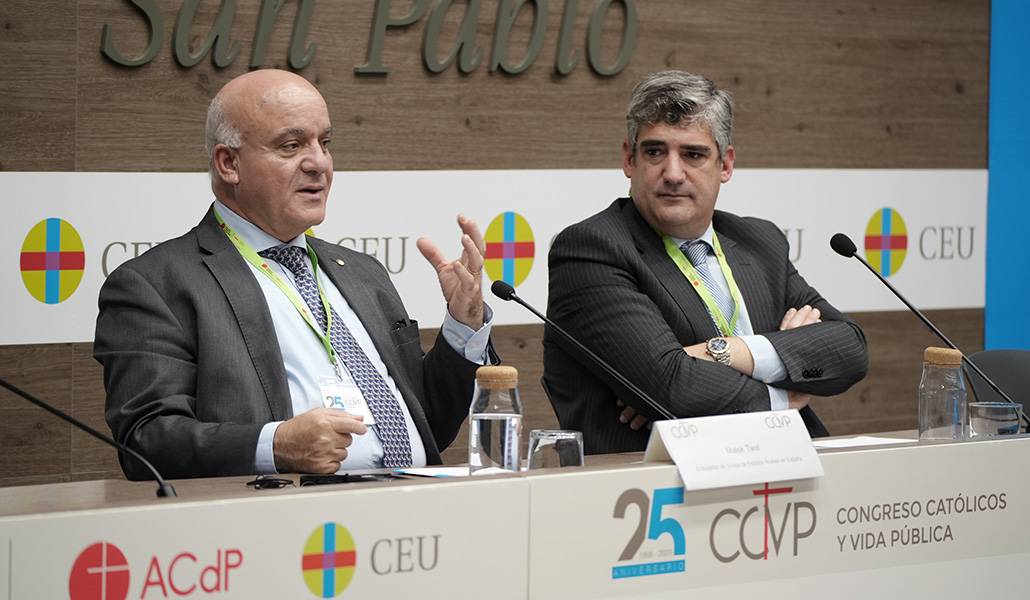 Malek Twal durante su intervención en presencia de Antonio Alonso, profesor de la Universidad CEU San Pablo