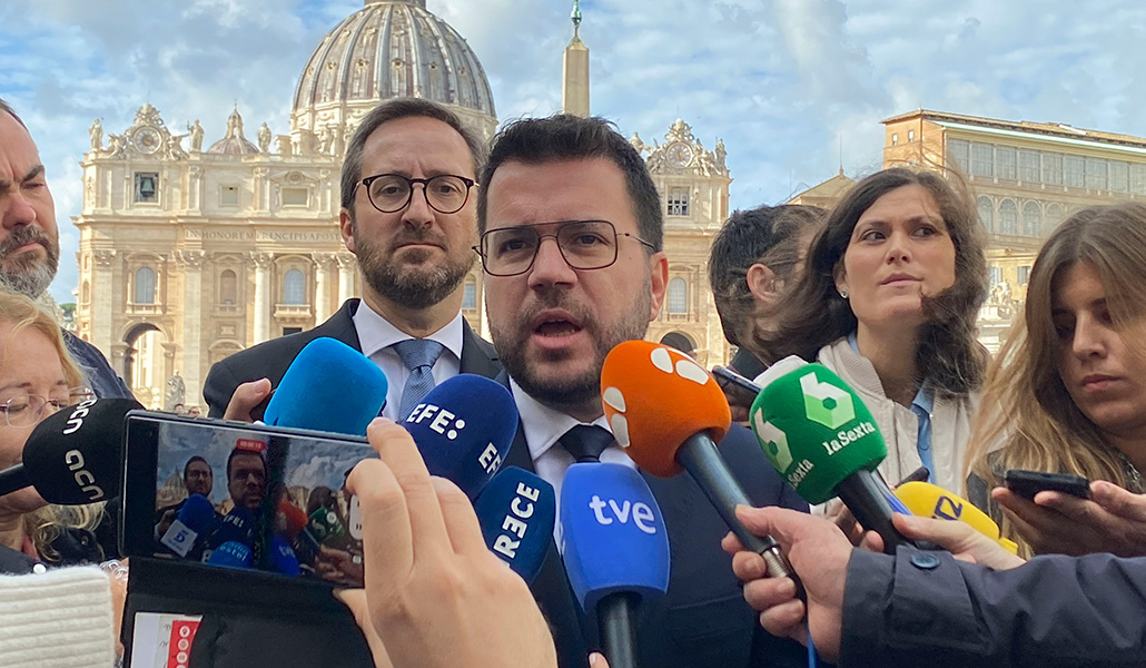 Pere Aragonès en la plaza de San Pedro del Vaticano