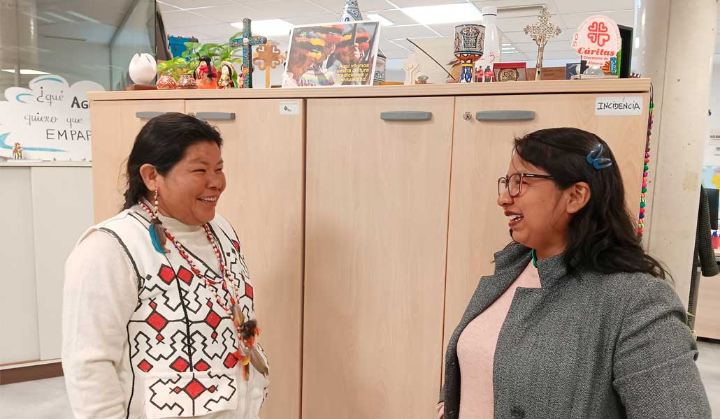 Rosita (izquierda) y Laura (derecha) en la sede de Cáritas Española en Madrid, el viernes 24 de noviembre