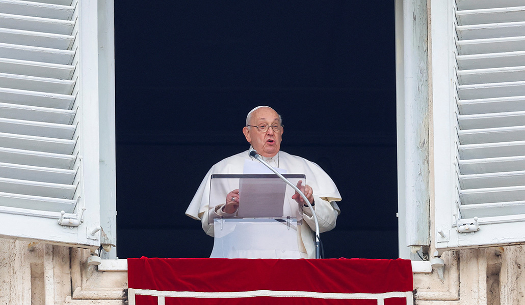 El Papa durante el rezo del ángelus