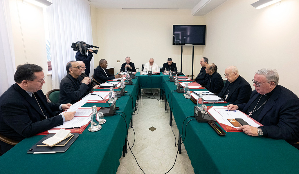 El Papa Francisco se reúne con los miembros del Consejo de Cardenales en el Vaticano el 24 de abril de 2023
