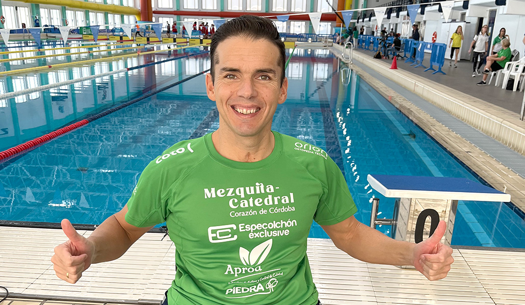 El nadador cordobés recibió la medalla de oro como Mejor Nadador de la Liga Axa de Natación Paralímpica en marzo de 2023