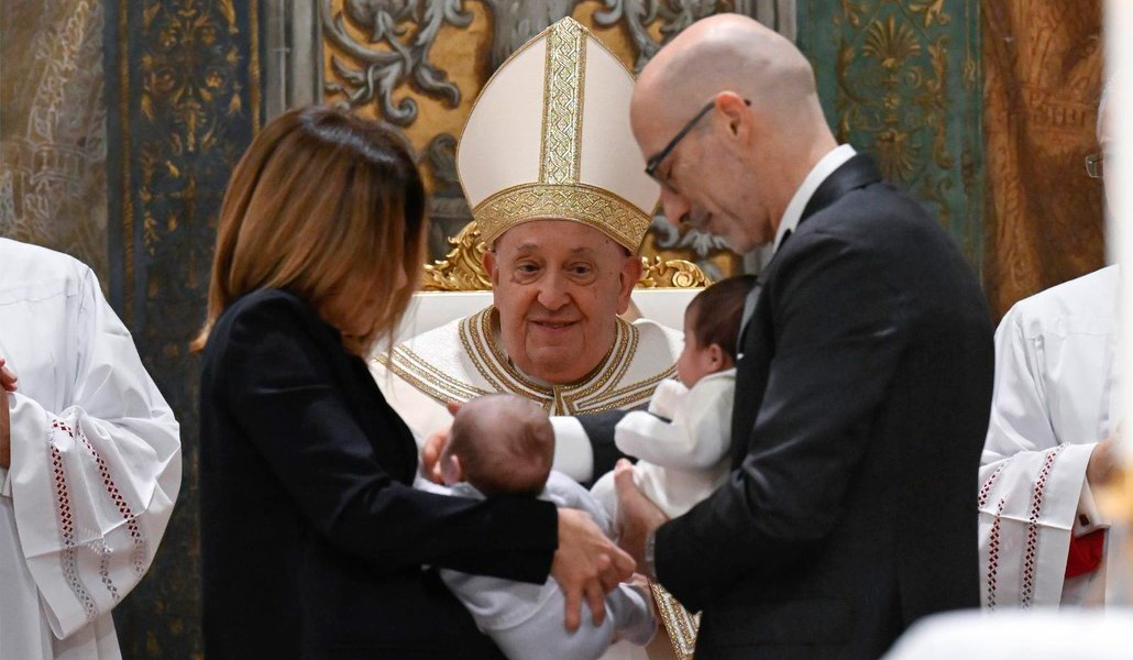 Francisco ha bautizado a 16 niños en la capilla Sixitna