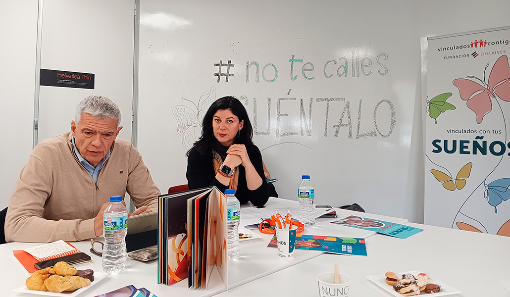 Llorenç Claramunt y Mª Ángeles López, durante la presentación de la formación 'online' Romper el Silencio