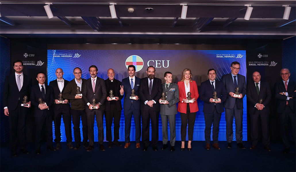 Foto de familia de los premiados