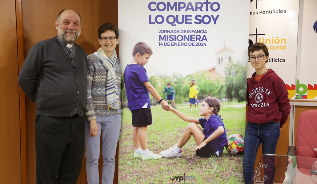 José María Calderón, director de OMP España, Elvira Pillado, religiosa de Jesús-María misionera en Tánger, y Mateo Méndez, participante en los campamentos de Infancia Misionera