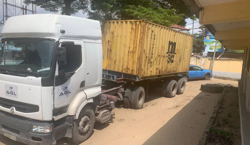 El contenedor con el cargamento de libros y material enviado por la Biblioteca Misionera a la República Democrática del Congo