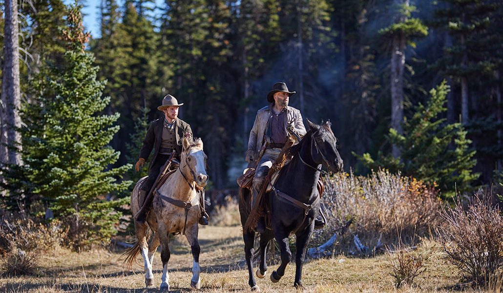 Will Andrews (Fred Hechinger) junto a Miller (Nicolas Cage) en las tierras de Colorado (Estados Unidos)
