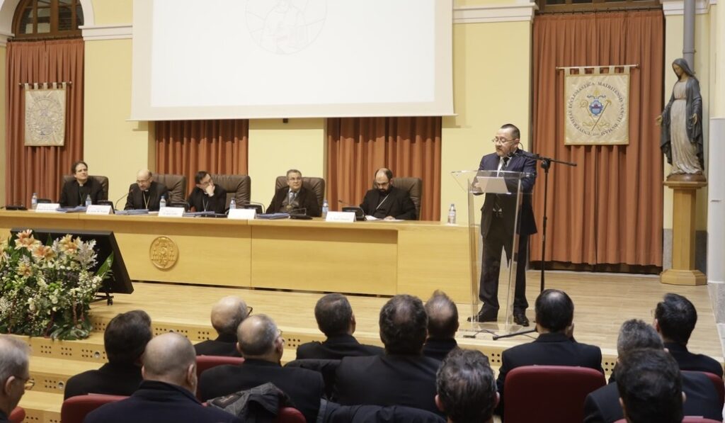 Guerra López durante su ponencia
