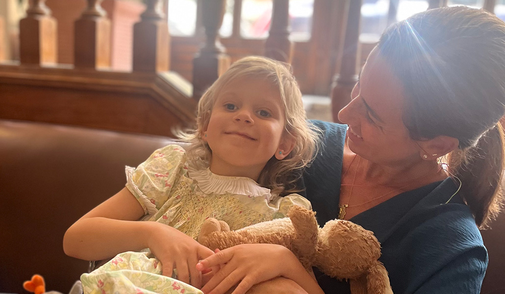 Marta de la Fuente con su hija, Martita
