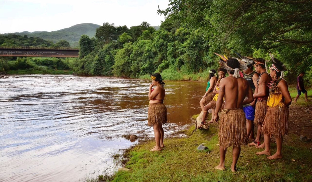 Indígenas afectados por el derrumbe de la presa de Brumandinho